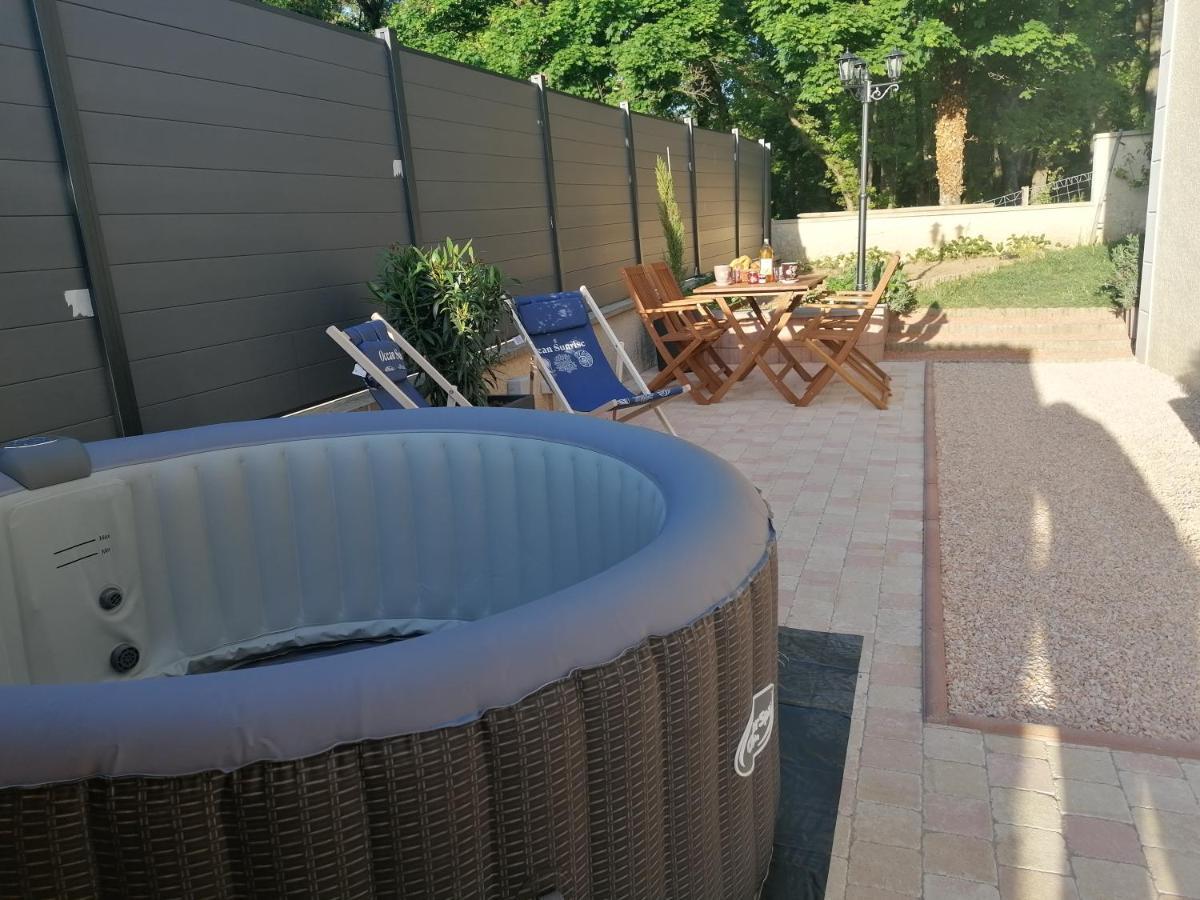 Charmant Appartement T2 Dans Villa Avec En Supplement Spa Exterieur De Mai A Septembre Laveyron Exterior foto
